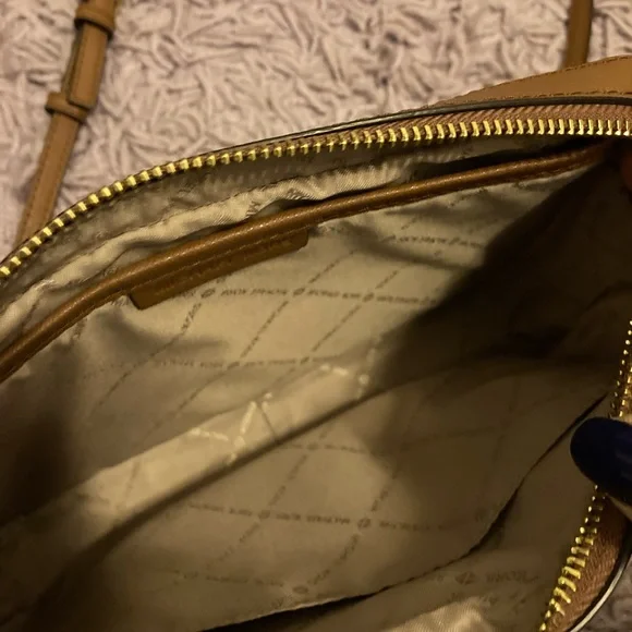 Michael Kors Crossbody purse - Picture 2 of 3
